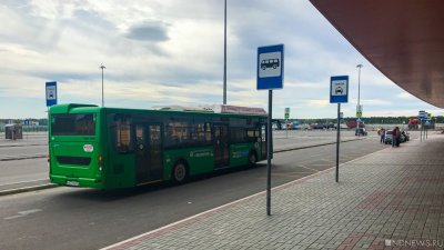 В Челябинске автобус с пассажирами протаранил легковушку