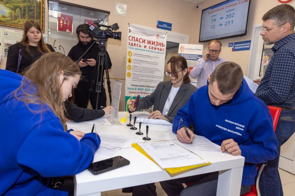 Новый День: Депутаты Екатеринбурга снова стали донорами крови (ФОТО)