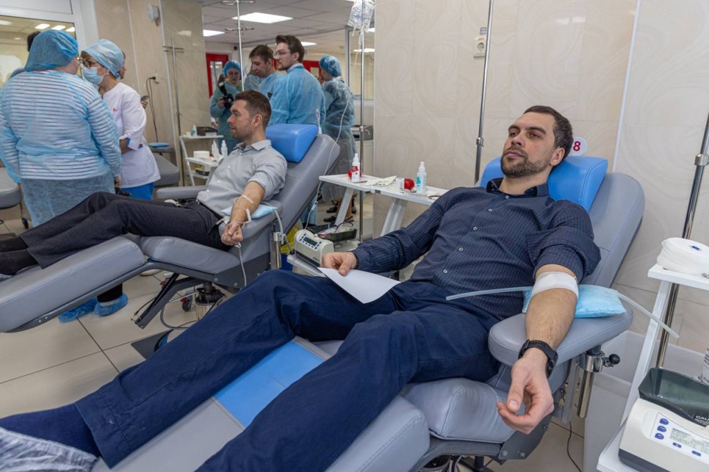 Новый День: Депутаты Екатеринбурга снова стали донорами крови (ФОТО)